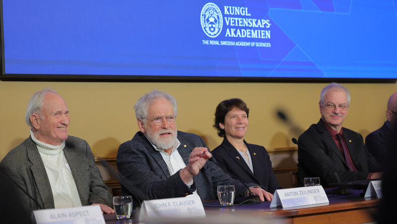 Anton Zeilinger und weitere Nobelpreisträger bei der PK in Stockholm