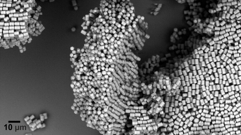 The image shows MOF crystals in black and white under the electron microscope.