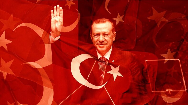 Erdogan vor türkischer Flagge