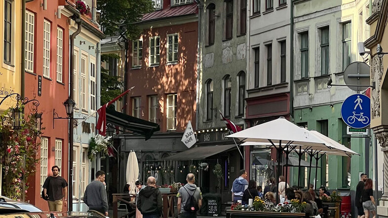 photo of Jauniela Street in Riga's old town