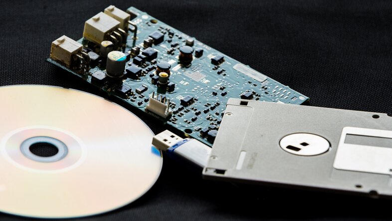 verschiedene Datenträger von Diskette zu Festplatte