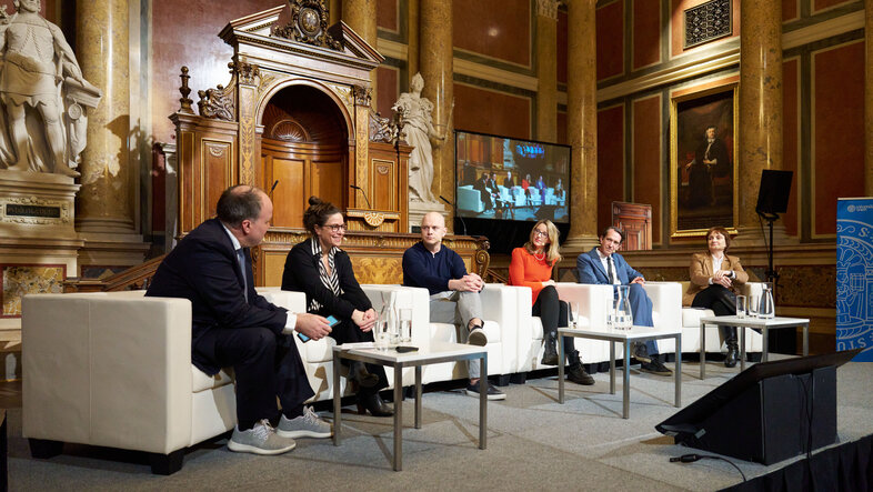 Die Podiumsgäste bei der Diskussion zur Semesterfrage.