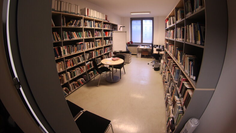 Bull eye's style photo of an office