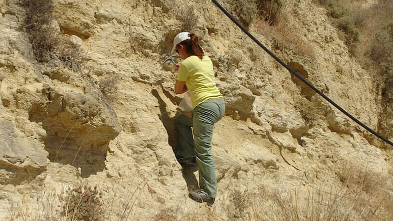 Konstantina Agiadi climbing a rock