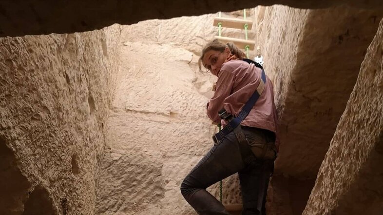 Delphine Driaux going down a shaft into the funerary room of a rock cut tomb at el-Sheikh Fadl, the site of the Project Middle Egypt of the University of Vienna. 