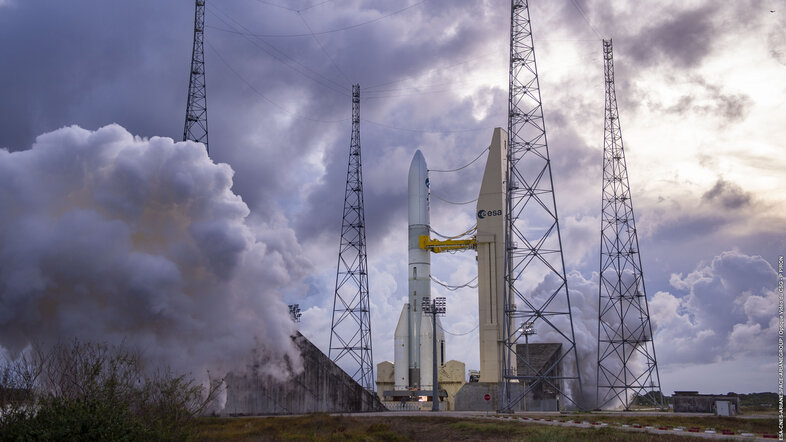 Photo of the Ariane 6 launcher on the launch pad