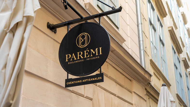 Shop sign Paremi