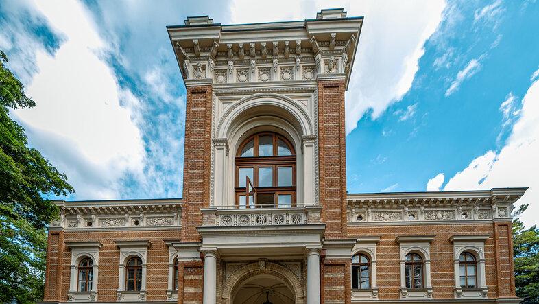 Die Universitätssternwarte von außen