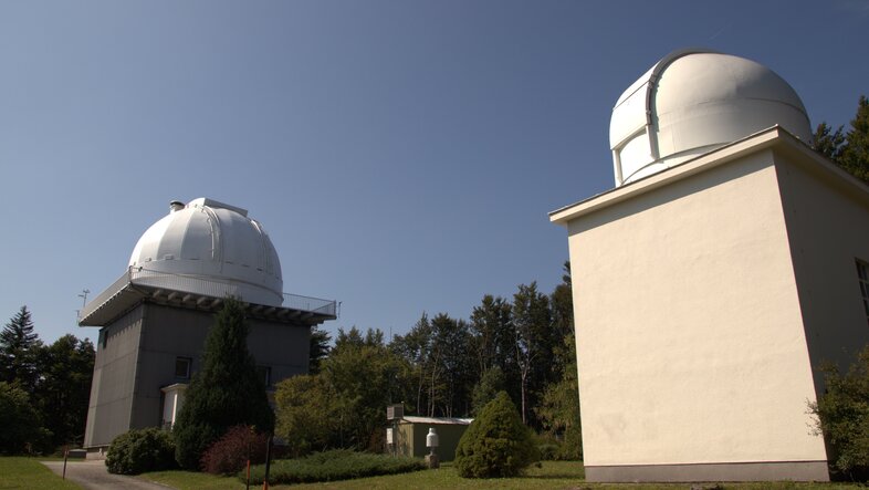 Das Observatorium hat zwei Teleskoptürme
