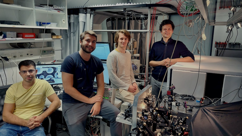 Group photo of Thomas Juffmann's team