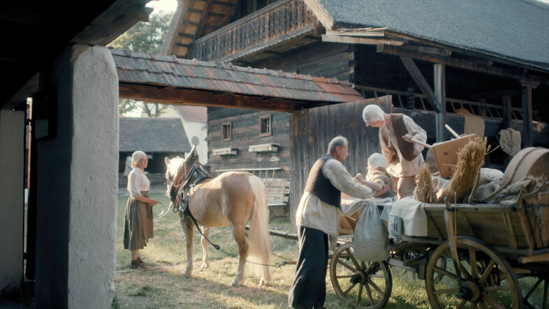 Bauernfamilie auf dem Weg zu Feldarbeiten