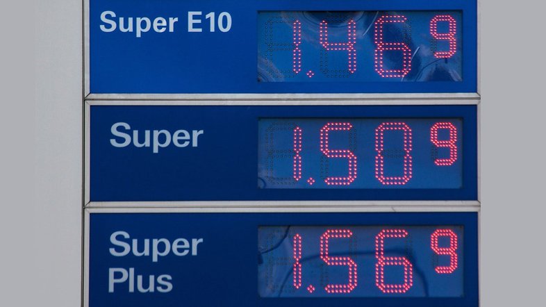 ©  Benzinpreise an einer Tankstelle